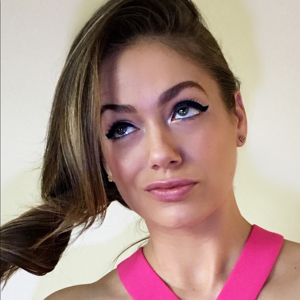 Shop a well curated closet in 🗽 full of vintage + modern pieces